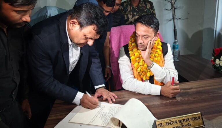 मुख्यमन्त्री यादवले लिए पदभार पहिलो निर्णयमा मधेशका शहीदलाई ‘मधेश रत्न’ सम्मान