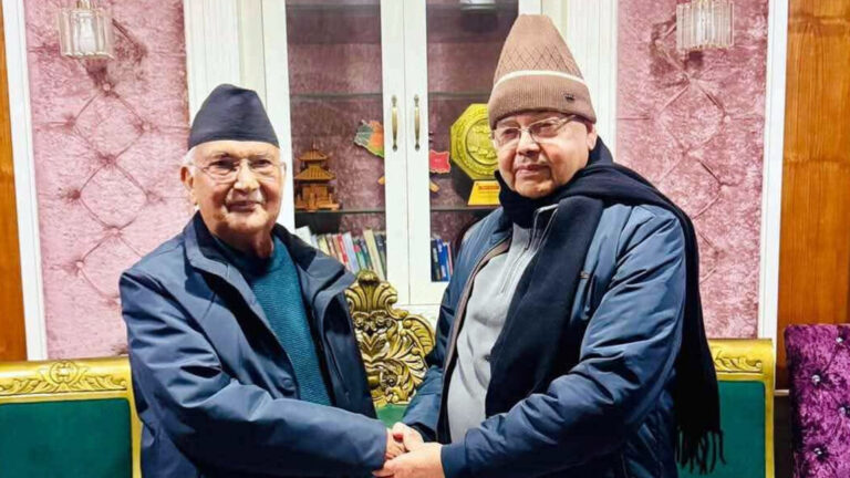 एमाले फर्कने तयारीमै थिए अन्ततः प्रचण्डकहाँ पुगे झलनाथ