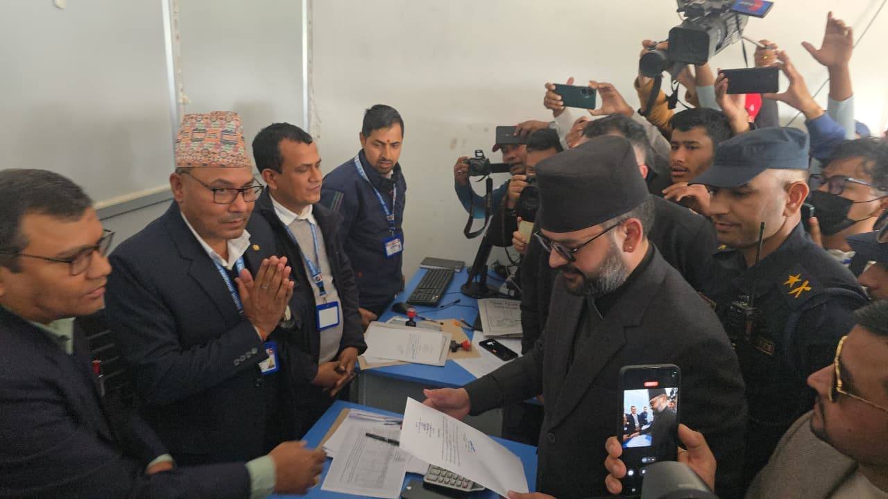 बालेन शाहले झापा ५ बाट गराए उम्मेदवारी दर्ता गराएका छन्