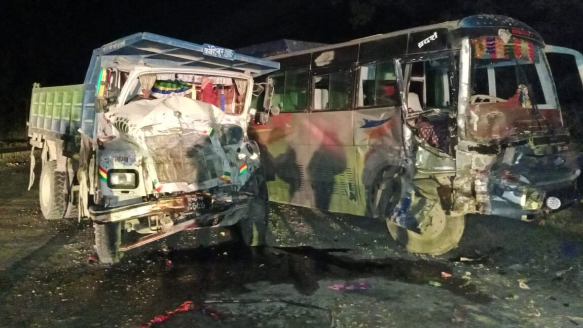 रुपन्देहीको शान्ति नमूना माविका विद्यार्थी सवार बस दुर्घटना