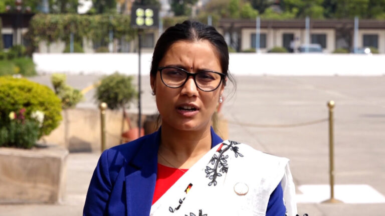 कानुनमन्त्री सोविता गौतमसँग सुन, सेयर र जग्गा-कति छ सम्पत्ति?