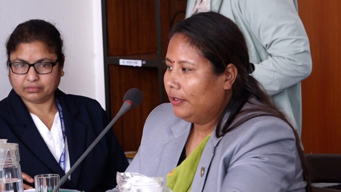 कृषिमन्त्री चौधरीको आश्वासन : वर्षे खेतीका लागि पर्याप्त मल मौज्दात