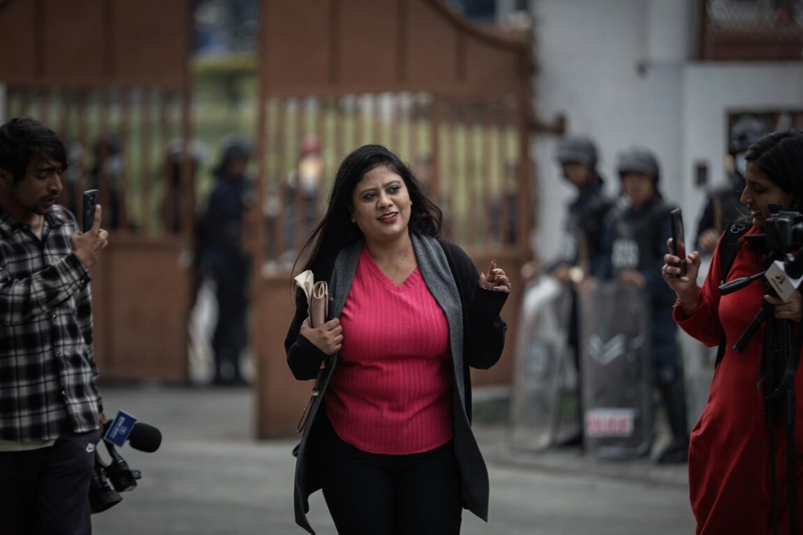 महेश बस्नेतकी पत्नी र शोभा पाठकबीच माइतीघरमा झडप