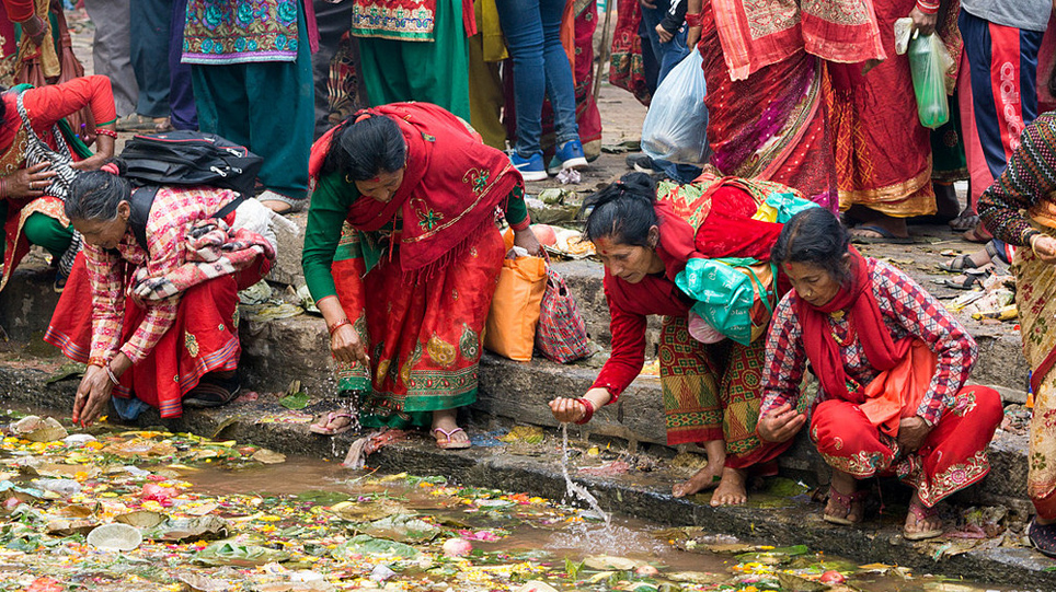 श्रद्धा र सम्मानको पर्व: आमाको मुख हेर्ने दिन देशभर मनाइँदै