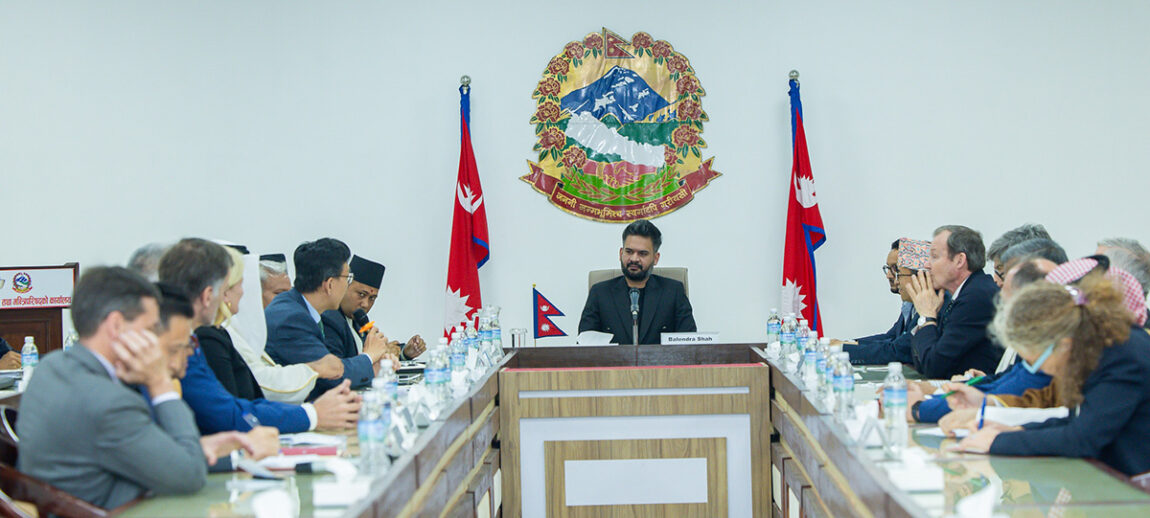 प्रधानमन्त्री बालेनको विदेशी राजदूतसँग सामूहिक भेट: शान्ति, सुरक्षा र विकासमा जोड