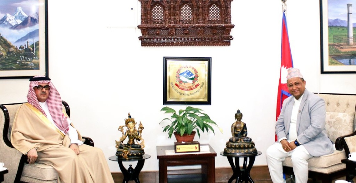परराष्ट्रमन्त्री खनालसँग साउदी राजदूतको भेट