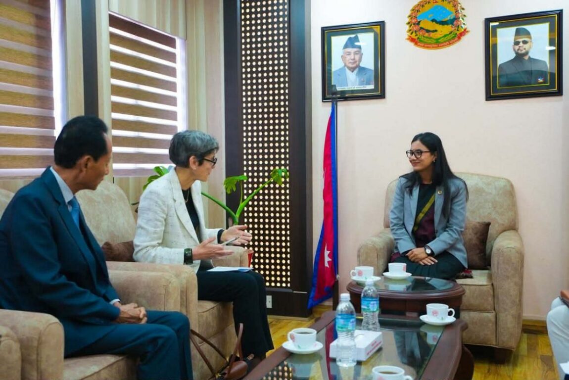 कानुनमन्त्री गौतम र स्वीट्जरल्यान्डका राजदूतबीच शिष्टाचार भेट