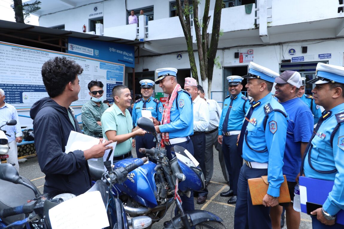 ट्राफिक नियम उल्लंघन बढ्दो, एकै दिन हजारौँ चालक कारबाहीमा