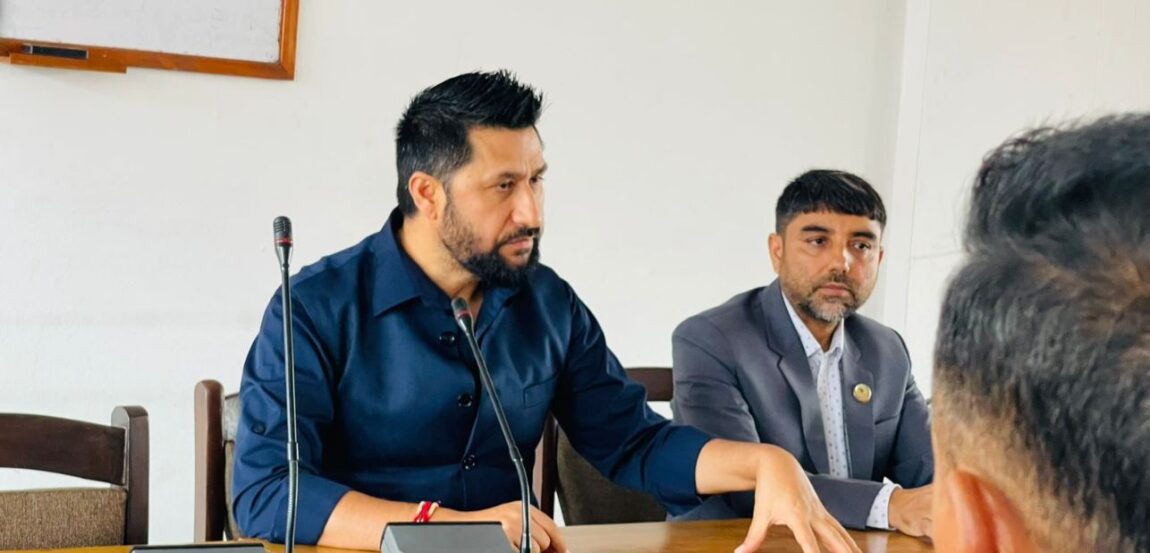रास्वपा महाधिवेशनमा गगन थापा र केपी ओलीलाई विशिष्ट अतिथिको निम्ता