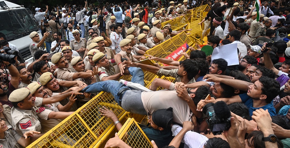 विद्यार्थी दमनबारे मोदीको राजीनामा माग