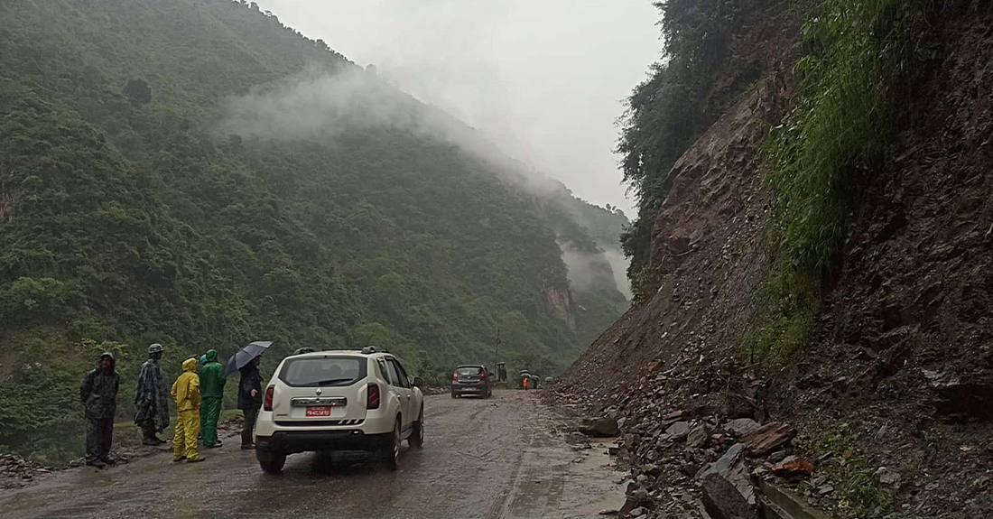 देशका विभिन्न सडक पहिरोले अवरुद्ध