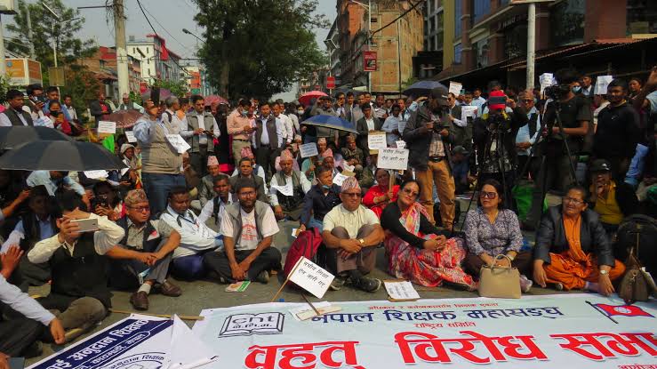 विद्यालय बन्द गरेर सडकमा उत्रने शिक्षक महासंघको चेतावनी